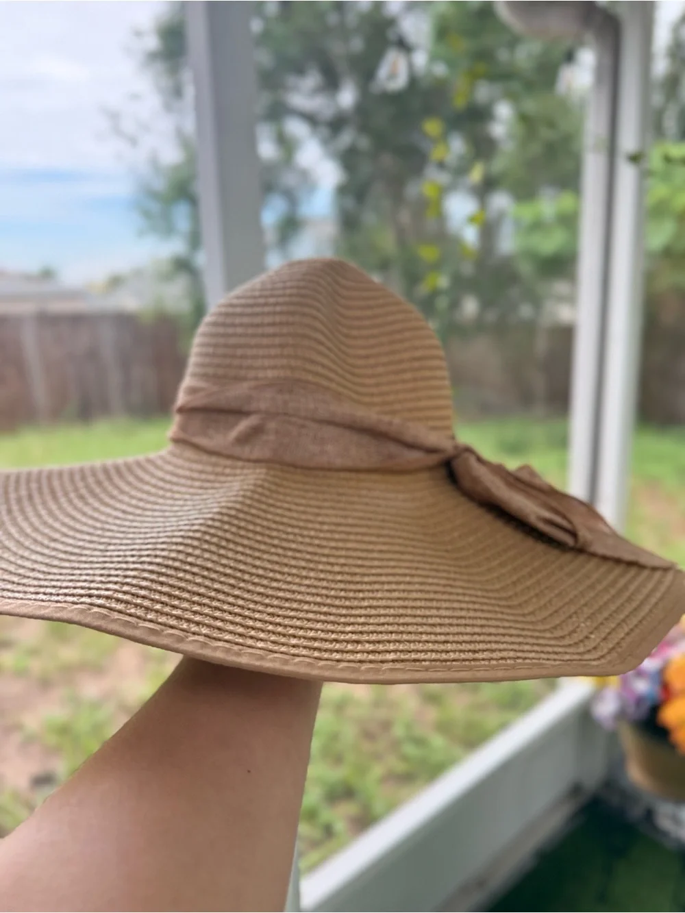 Amazon Essentials Straw Floppy Sun Hat with Bow - Tan